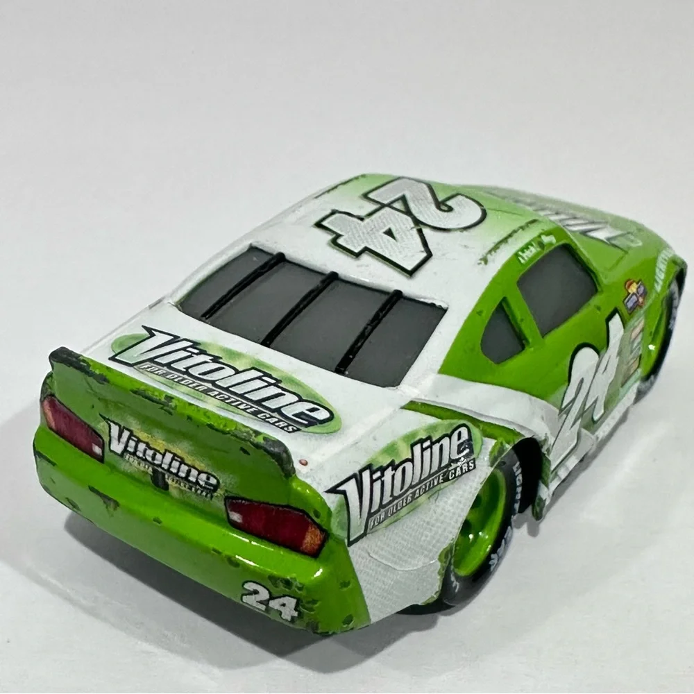 Disney Cars Brick Yardley #24 Vitoline, Aiken Axler #28 Nitroade Die-cast